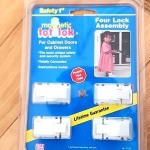 Safety 1st Magnetic Tot Lok
